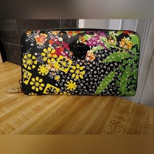 Versace Like NEW LIMITED EDITION Long Zip Large Printed Wallet  STUNNING